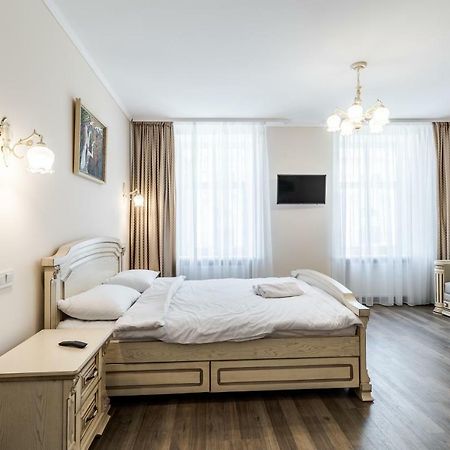 Opera House Apartment 3 Lviv Bagian luar foto