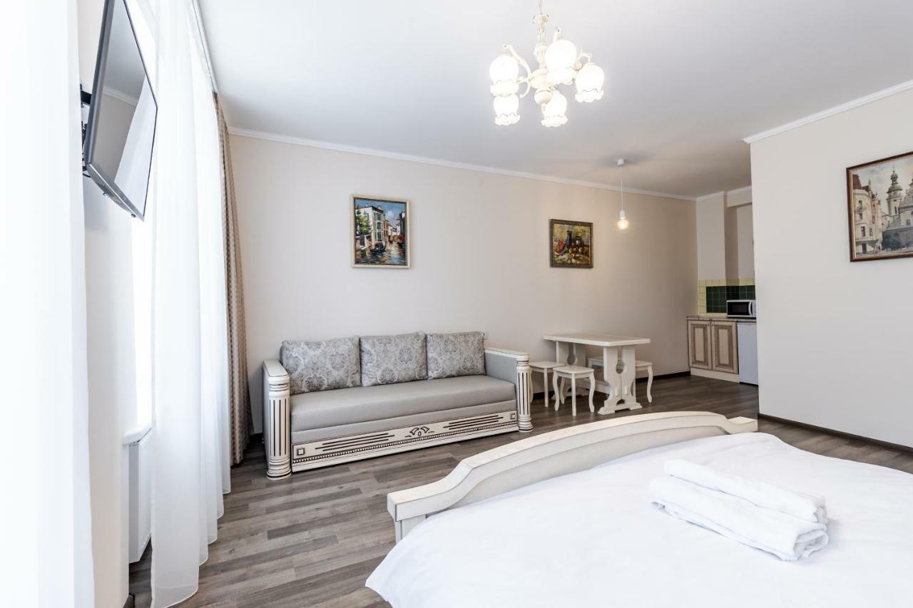Opera House Apartment 3 Lviv Bagian luar foto