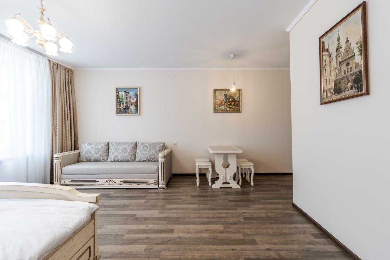 Opera House Apartment 3 Lviv Bagian luar foto
