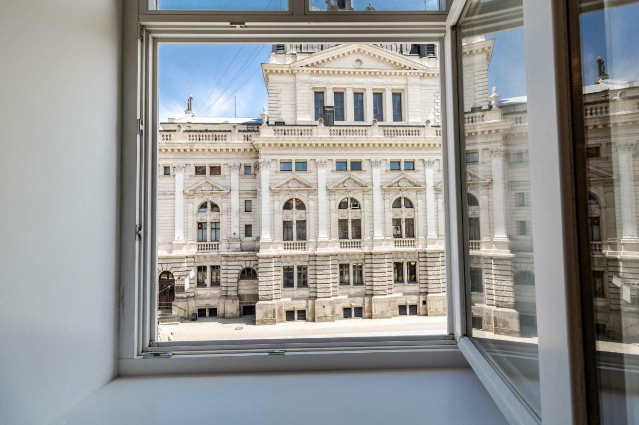 Opera House Apartment 3 Lviv Bagian luar foto