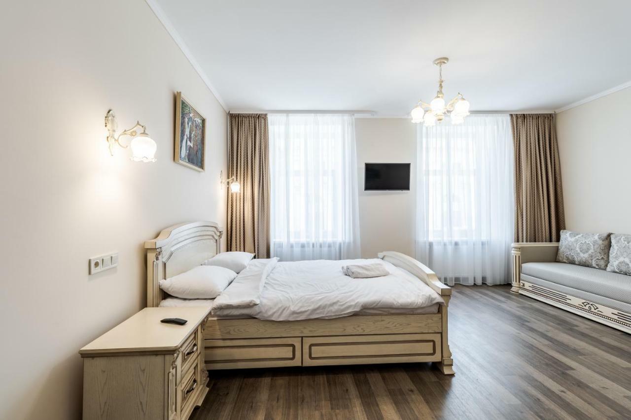 Opera House Apartment 3 Lviv Bagian luar foto